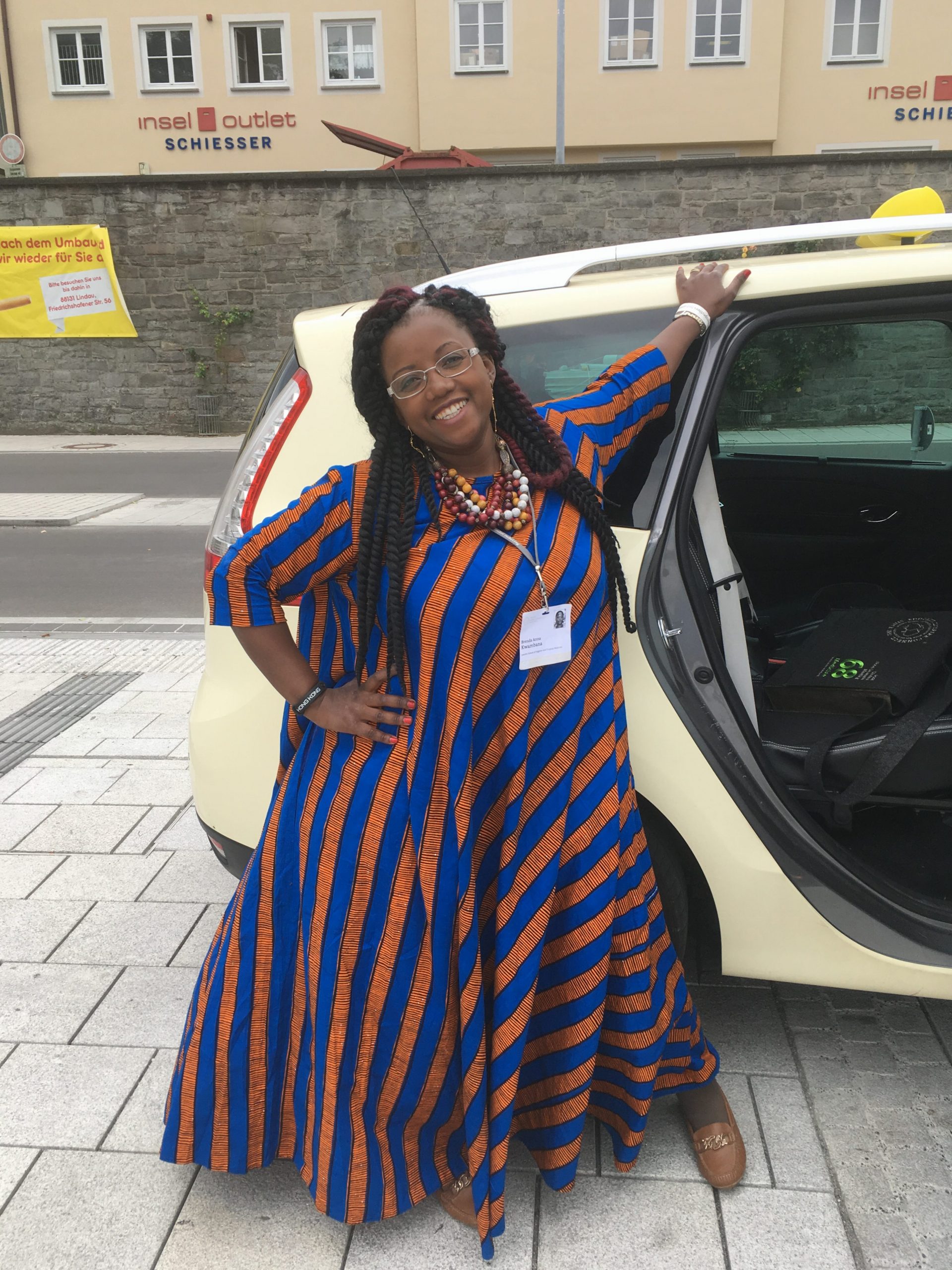 “I can wiggle my bump very quickly – you know, I can twerk.“
We met Brenda, who explores tropical diseases in Gambia and London, right before she jumped into her taxi. She entered it laughing and then asked: “So this quote will end up right next to my picture and name?“