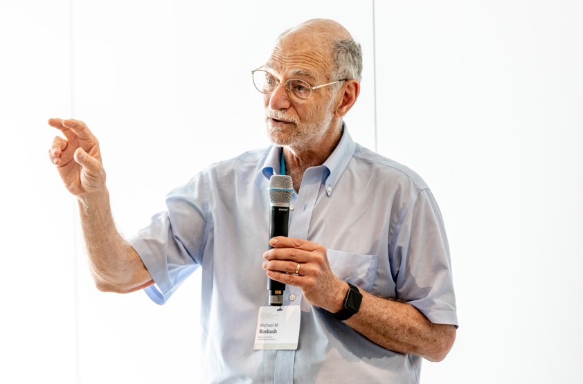 “I‘m interested in constitutional law. I ask myself the question if – especially in an immigrant country like the USA – one constitution can hold all the citizens together. I haven‘t found an answer yet but I find it fascinating.“ - Michael Rosbash, awarded with the nobel prize in Physiology or Medicine just last fall.
Being asked if one can expect winning a nobel prize, he admits: 
